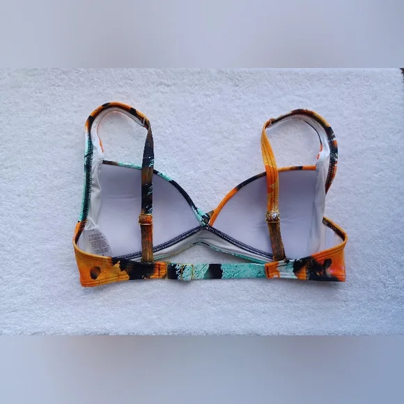 VENUS St. Lucia Twist Front Bikini Top, Size 32C/34B/36A - Picture 3 of 12